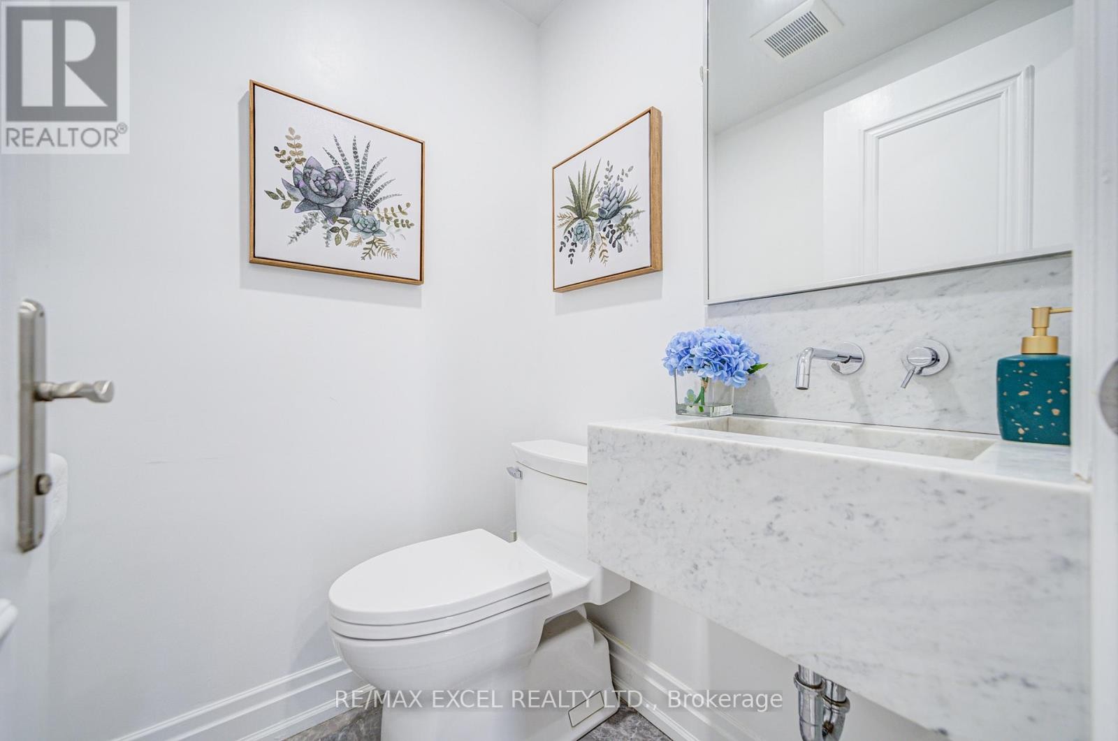 












3 SILVERWOOD AVENUE

,
Toronto (Forest Hill South),




Ontario
M5P1W3

