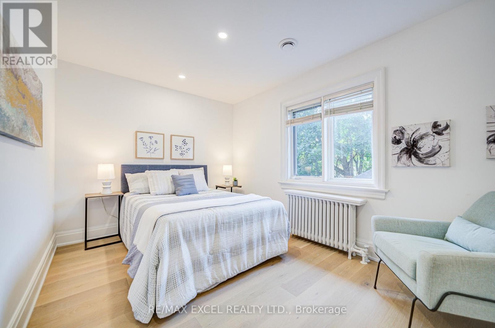 












3 SILVERWOOD AVENUE

,
Toronto (Forest Hill South),




Ontario
M5P1W3

