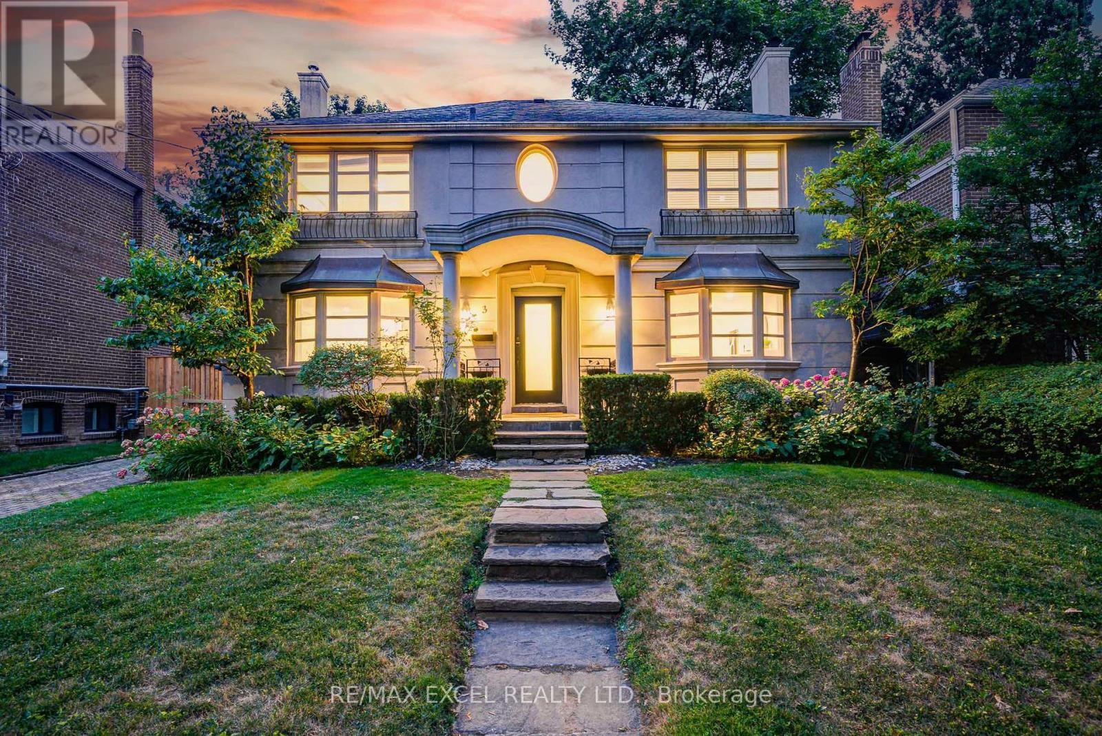 












3 SILVERWOOD AVENUE

,
Toronto (Forest Hill South),




Ontario
M5P1W3

