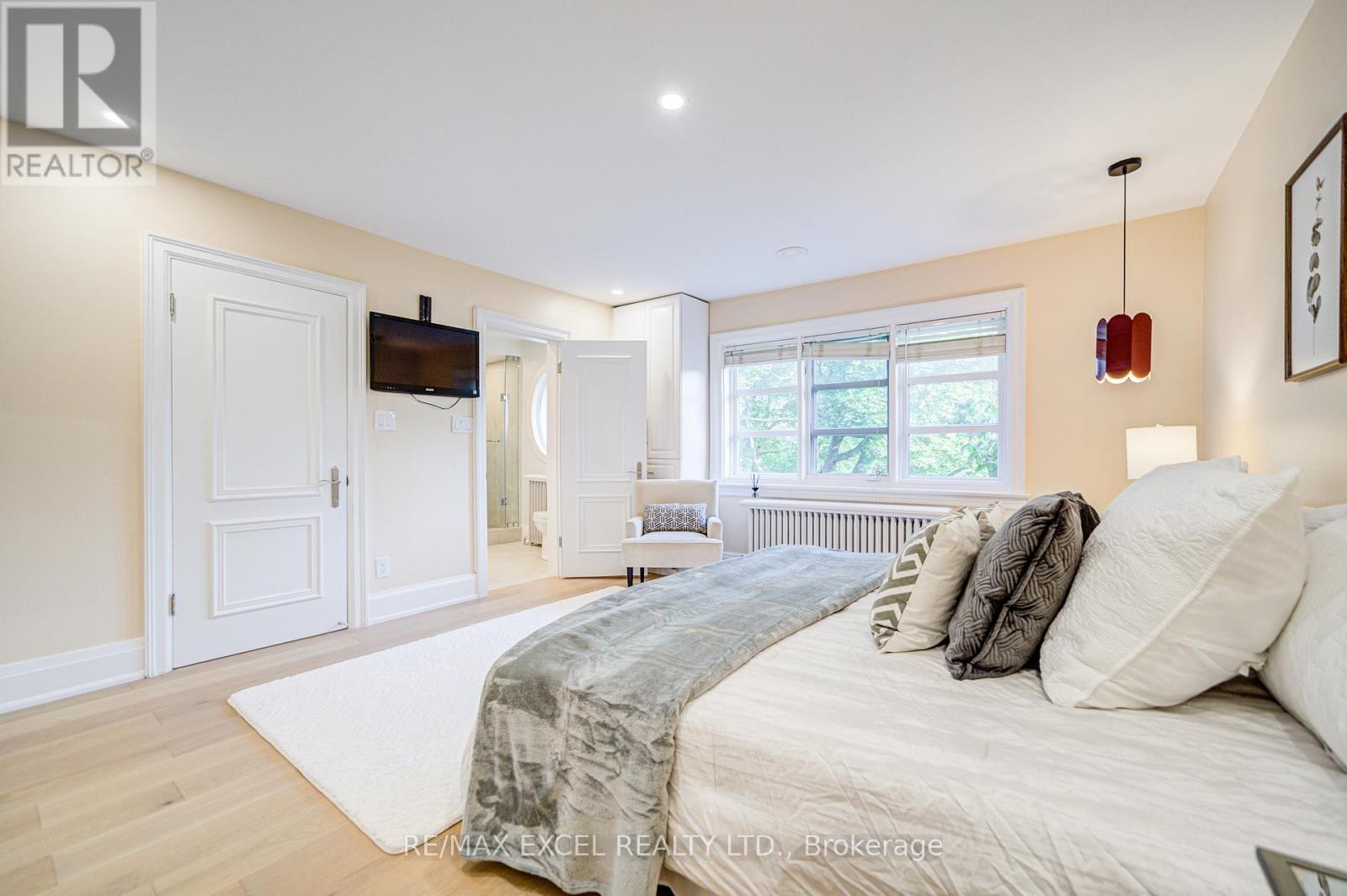 












3 SILVERWOOD AVENUE

,
Toronto (Forest Hill South),




Ontario
M5P1W3

