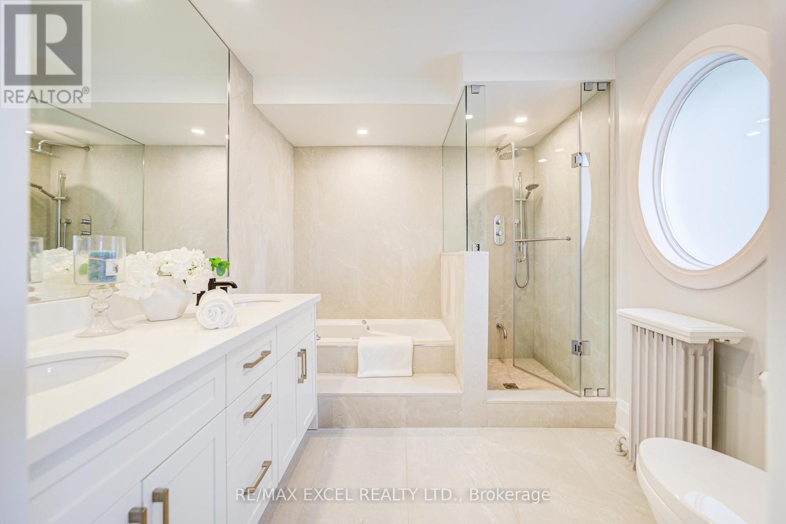 












3 SILVERWOOD AVENUE

,
Toronto (Forest Hill South),




Ontario
M5P1W3

