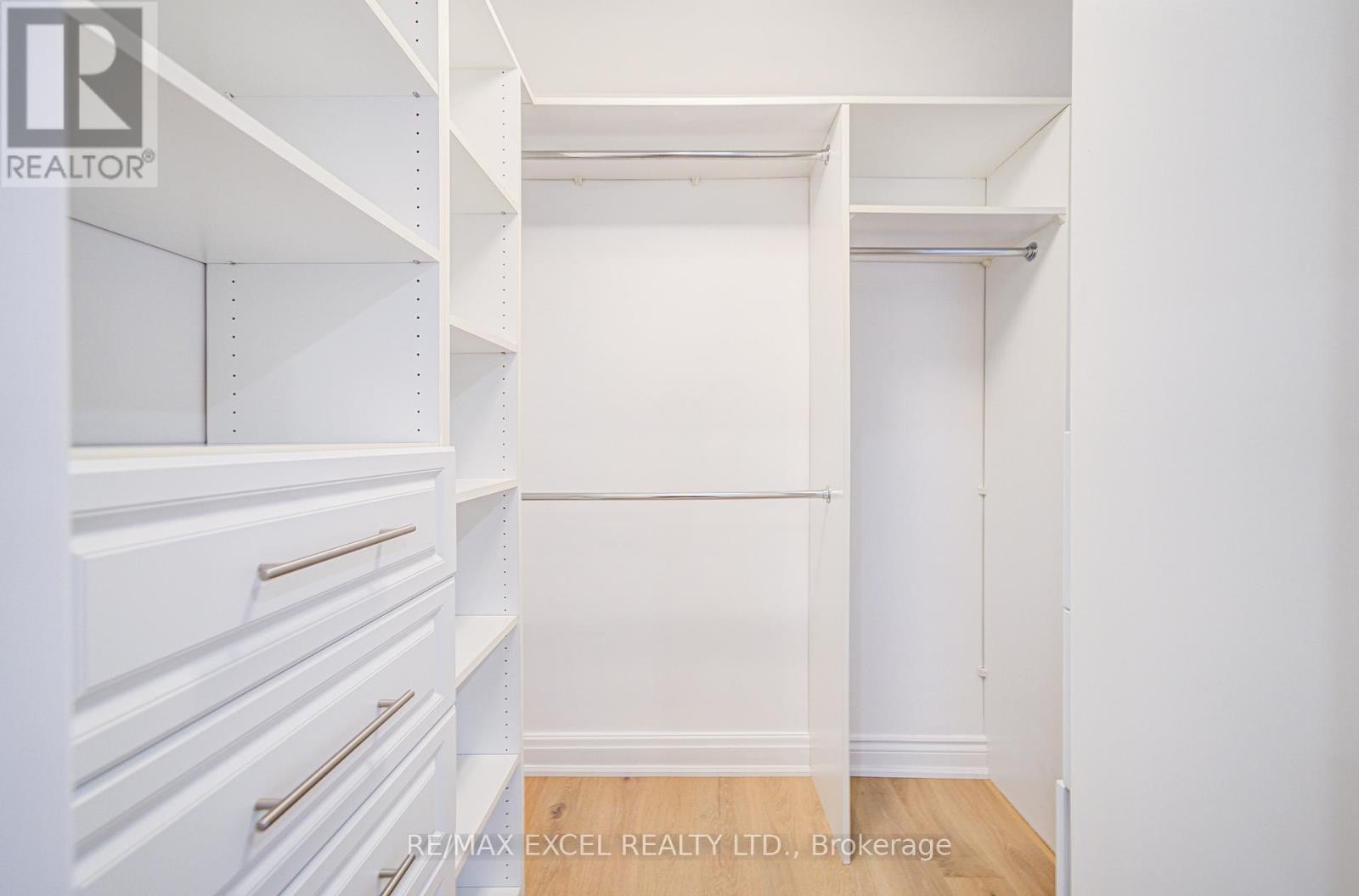 












3 SILVERWOOD AVENUE

,
Toronto (Forest Hill South),




Ontario
M5P1W3

