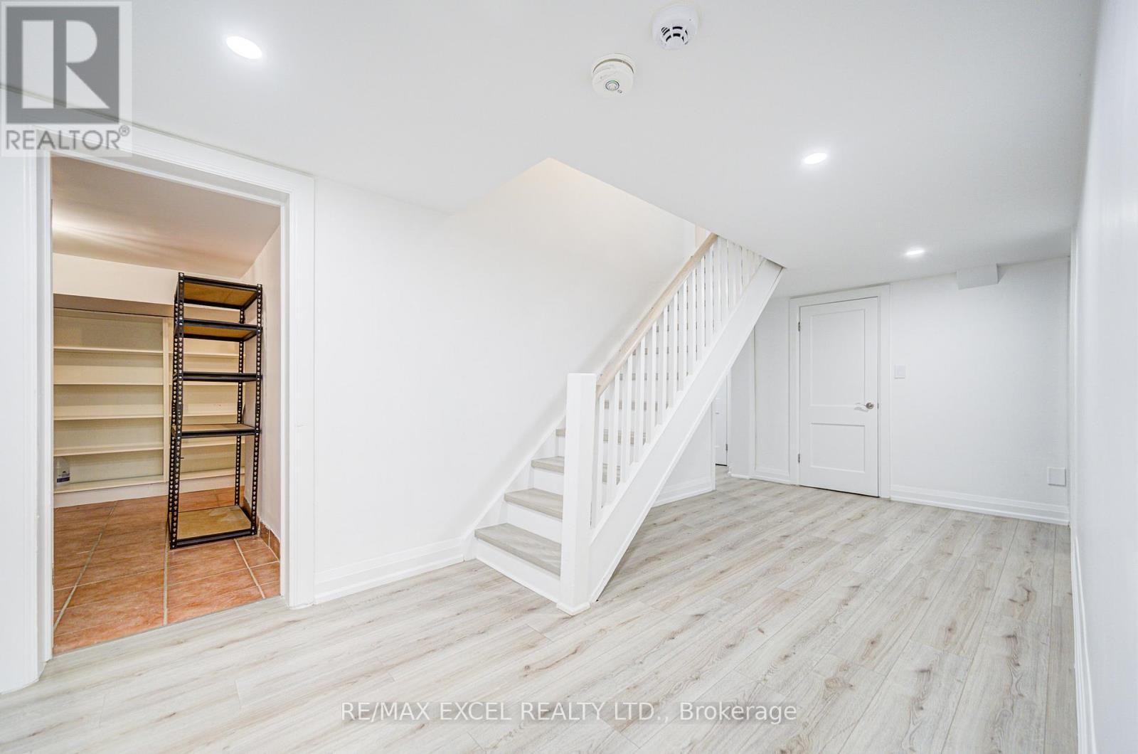 












3 SILVERWOOD AVENUE

,
Toronto (Forest Hill South),




Ontario
M5P1W3

