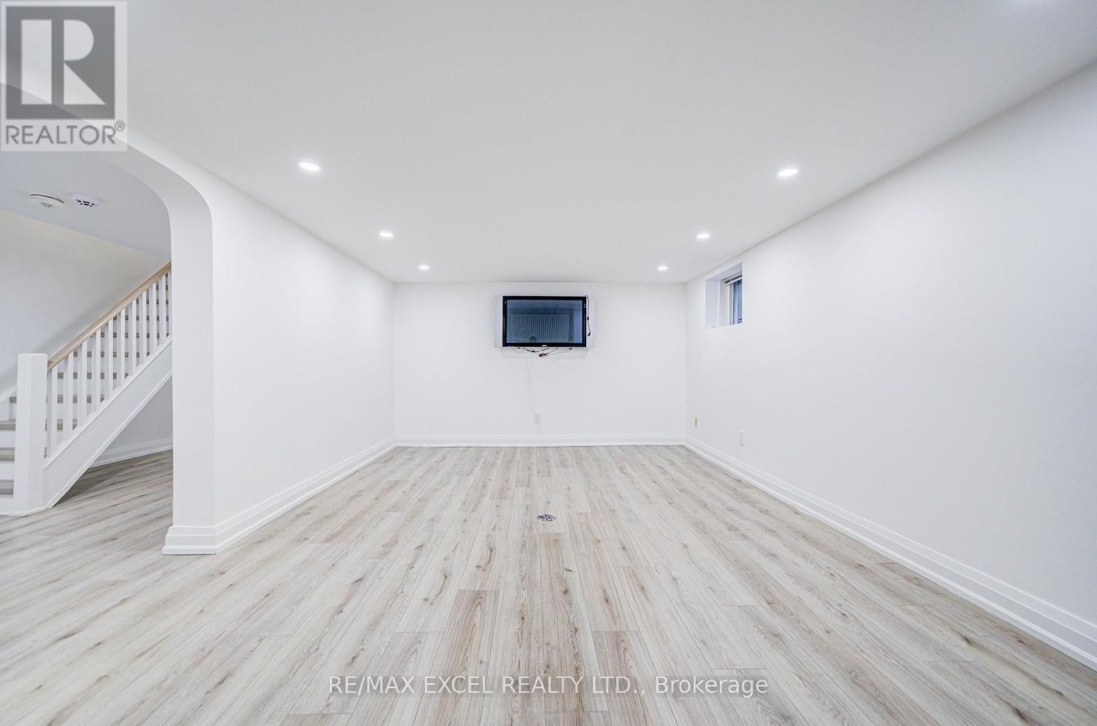 












3 SILVERWOOD AVENUE

,
Toronto (Forest Hill South),




Ontario
M5P1W3

