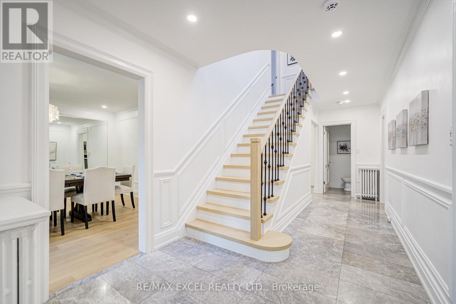 












3 SILVERWOOD AVENUE

,
Toronto (Forest Hill South),




Ontario
M5P1W3

