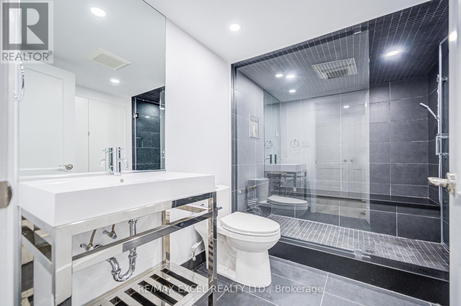 












3 SILVERWOOD AVENUE

,
Toronto (Forest Hill South),




Ontario
M5P1W3

