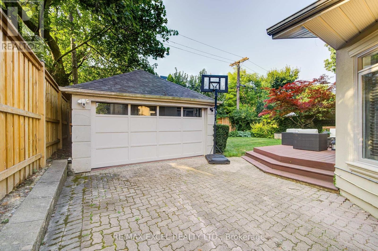 












3 SILVERWOOD AVENUE

,
Toronto (Forest Hill South),




Ontario
M5P1W3

