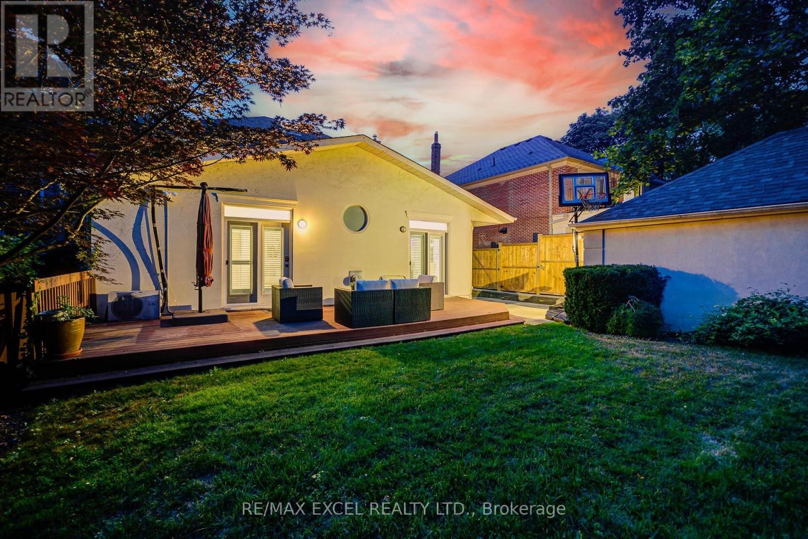 












3 SILVERWOOD AVENUE

,
Toronto (Forest Hill South),




Ontario
M5P1W3

