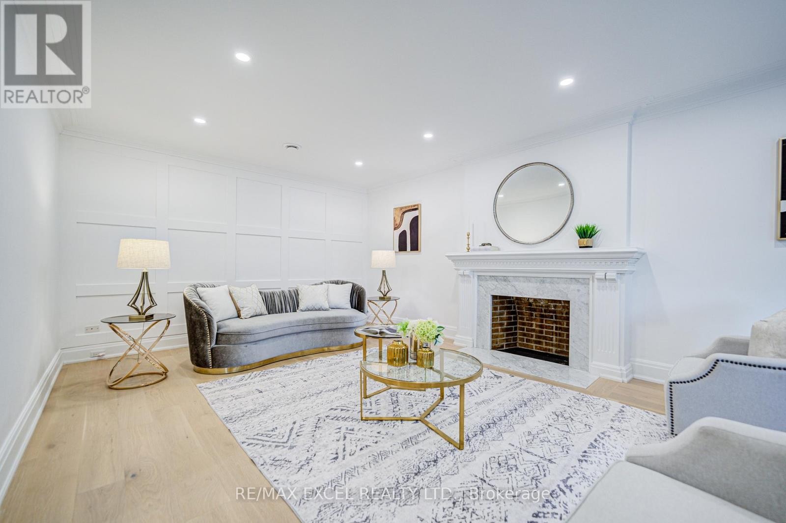 












3 SILVERWOOD AVENUE

,
Toronto (Forest Hill South),




Ontario
M5P1W3

