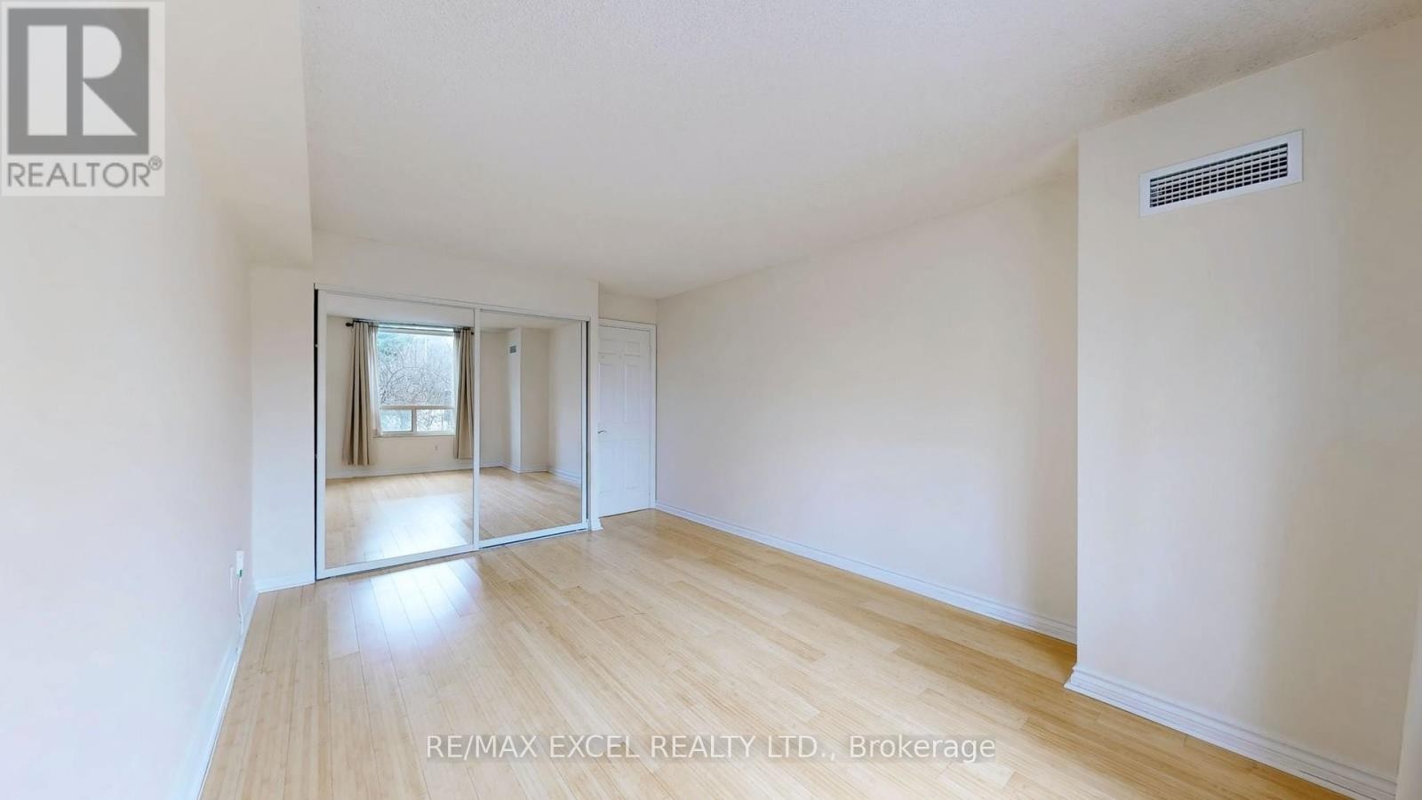 












111 - 1210 DON MILLS ROAD

,
Toronto (Banbury-Don Mills),




Ontario
M3B3N9

