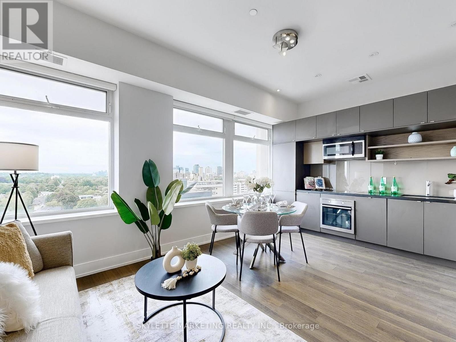 












1128 - 111 ST CLAIR AVENUE W

,
Toronto (Yonge-St. Clair),




Ontario
M4V1N5

