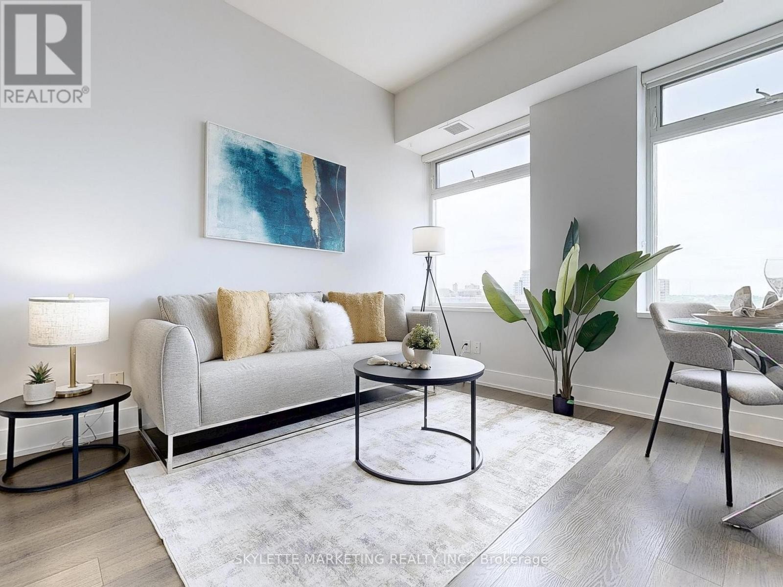 












1128 - 111 ST CLAIR AVENUE W

,
Toronto (Yonge-St. Clair),




Ontario
M4V1N5

