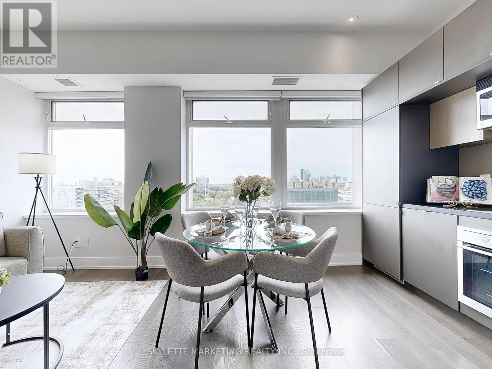 












1128 - 111 ST CLAIR AVENUE W

,
Toronto (Yonge-St. Clair),




Ontario
M4V1N5

