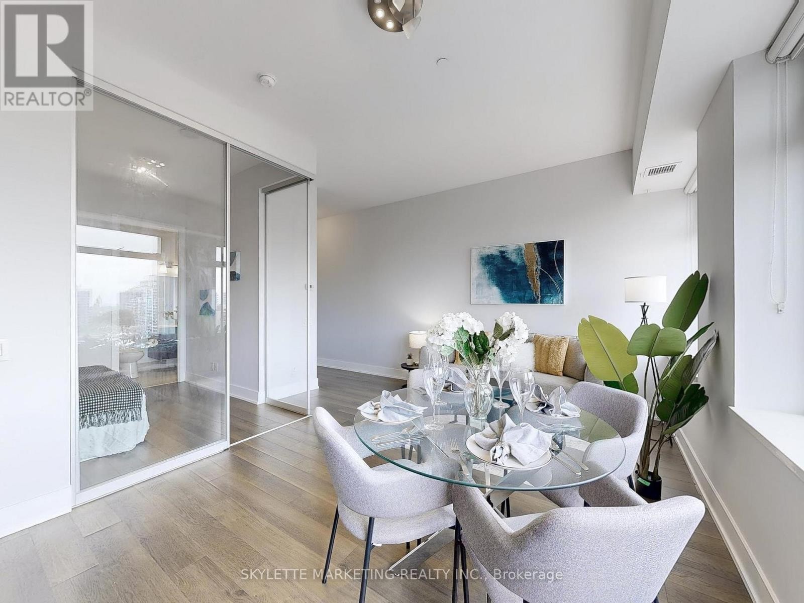 












1128 - 111 ST CLAIR AVENUE W

,
Toronto (Yonge-St. Clair),




Ontario
M4V1N5

