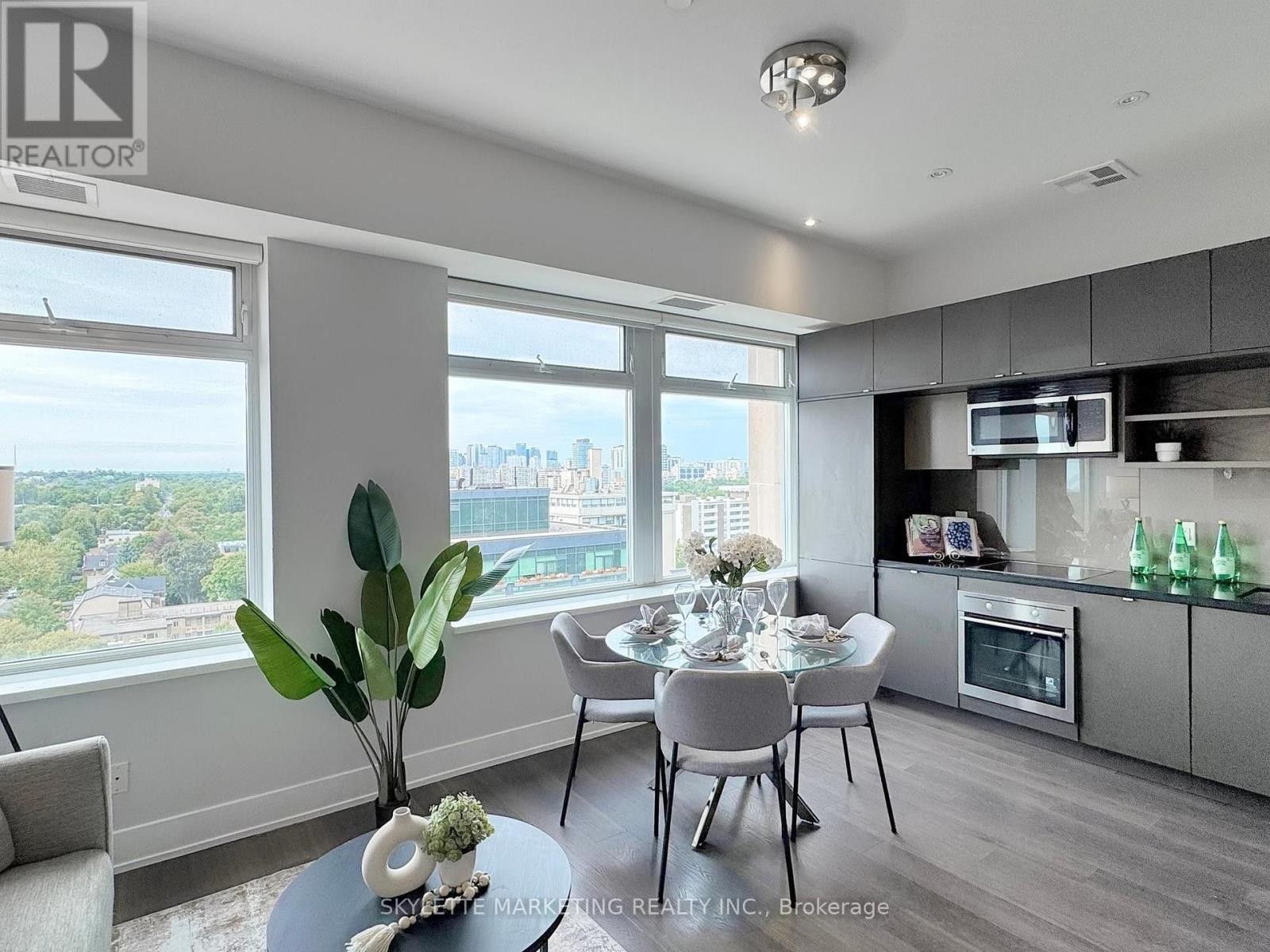 












1128 - 111 ST CLAIR AVENUE W

,
Toronto (Yonge-St. Clair),




Ontario
M4V1N5

