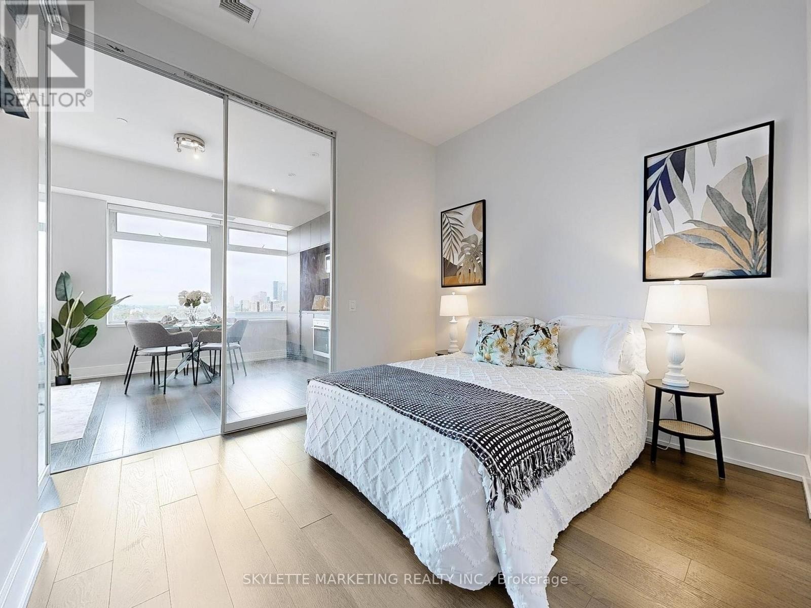 












1128 - 111 ST CLAIR AVENUE W

,
Toronto (Yonge-St. Clair),




Ontario
M4V1N5

