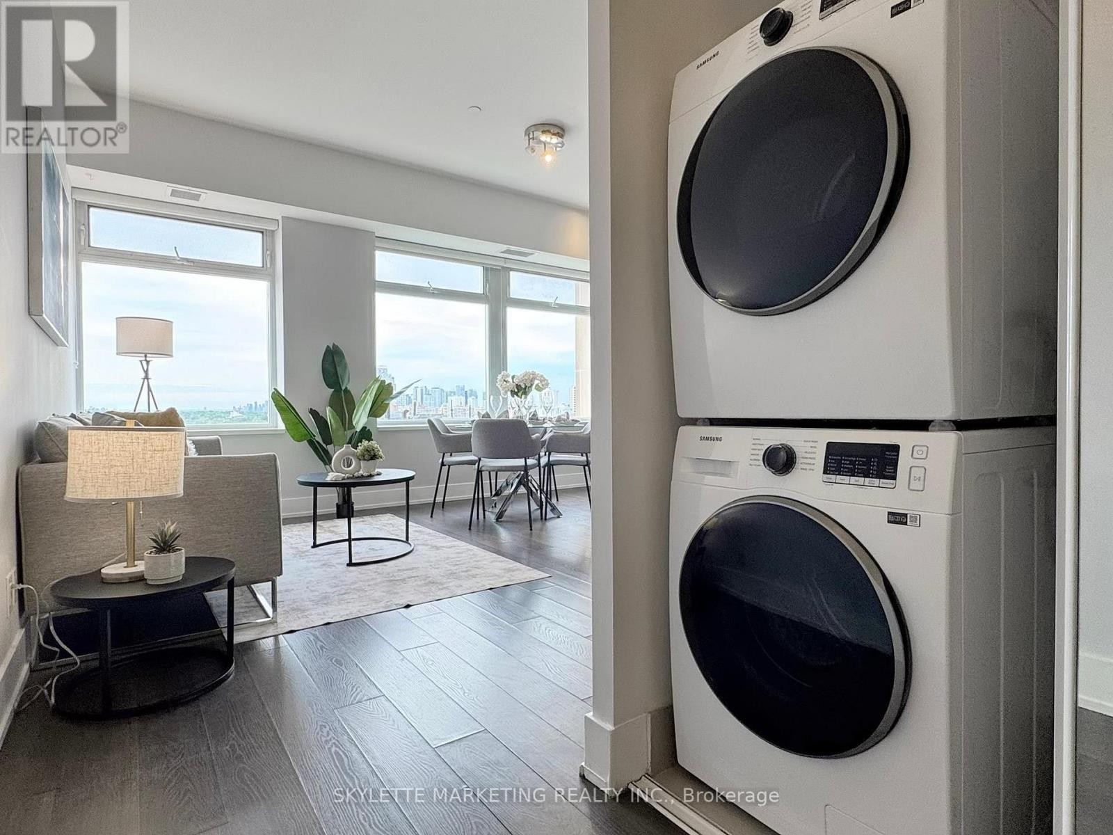 












1128 - 111 ST CLAIR AVENUE W

,
Toronto (Yonge-St. Clair),




Ontario
M4V1N5

