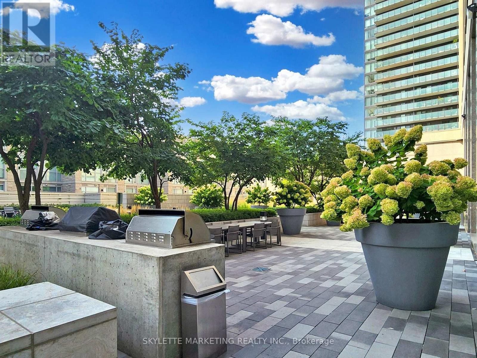 












1128 - 111 ST CLAIR AVENUE W

,
Toronto (Yonge-St. Clair),




Ontario
M4V1N5

