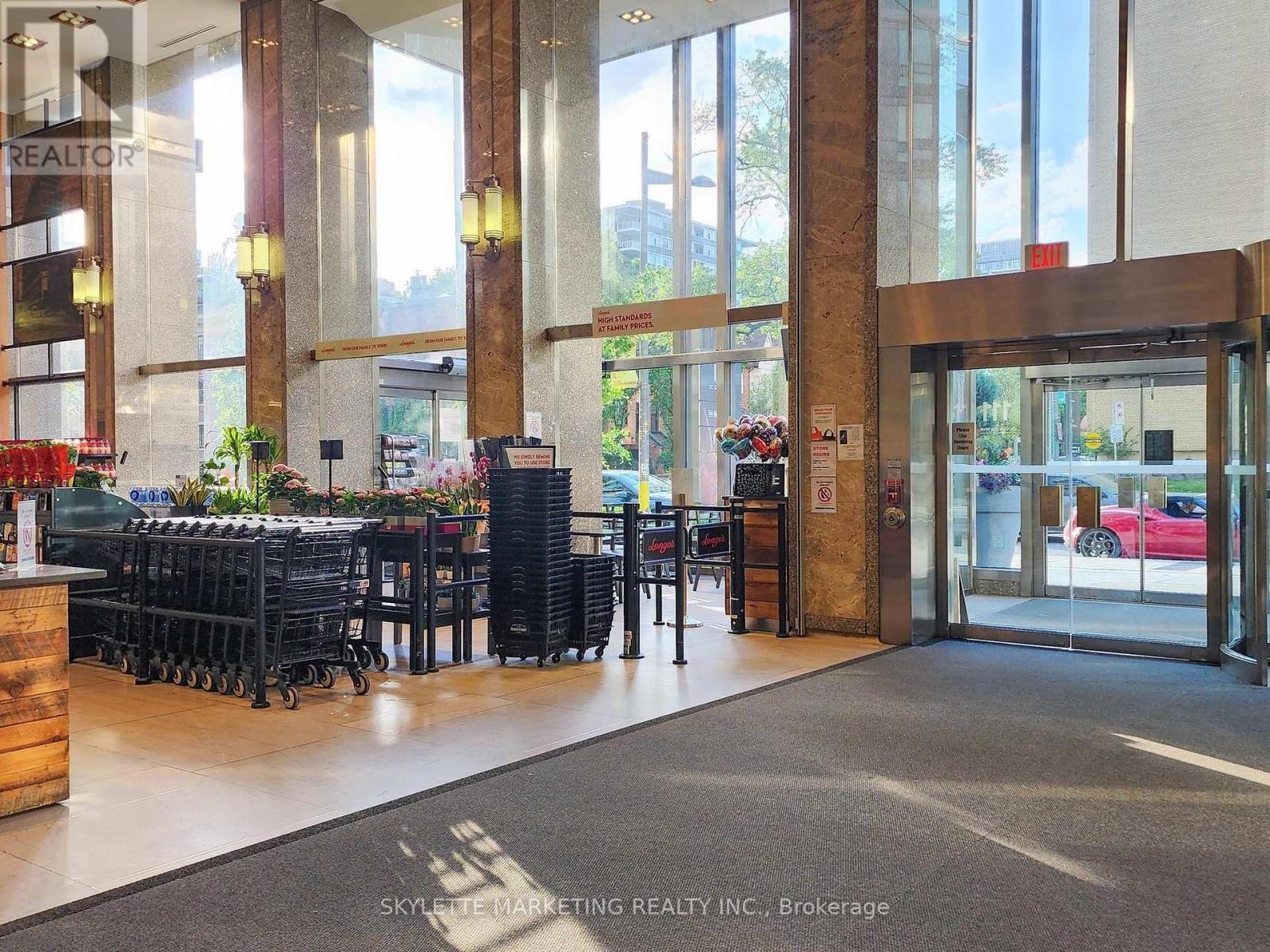 












1128 - 111 ST CLAIR AVENUE W

,
Toronto (Yonge-St. Clair),




Ontario
M4V1N5

