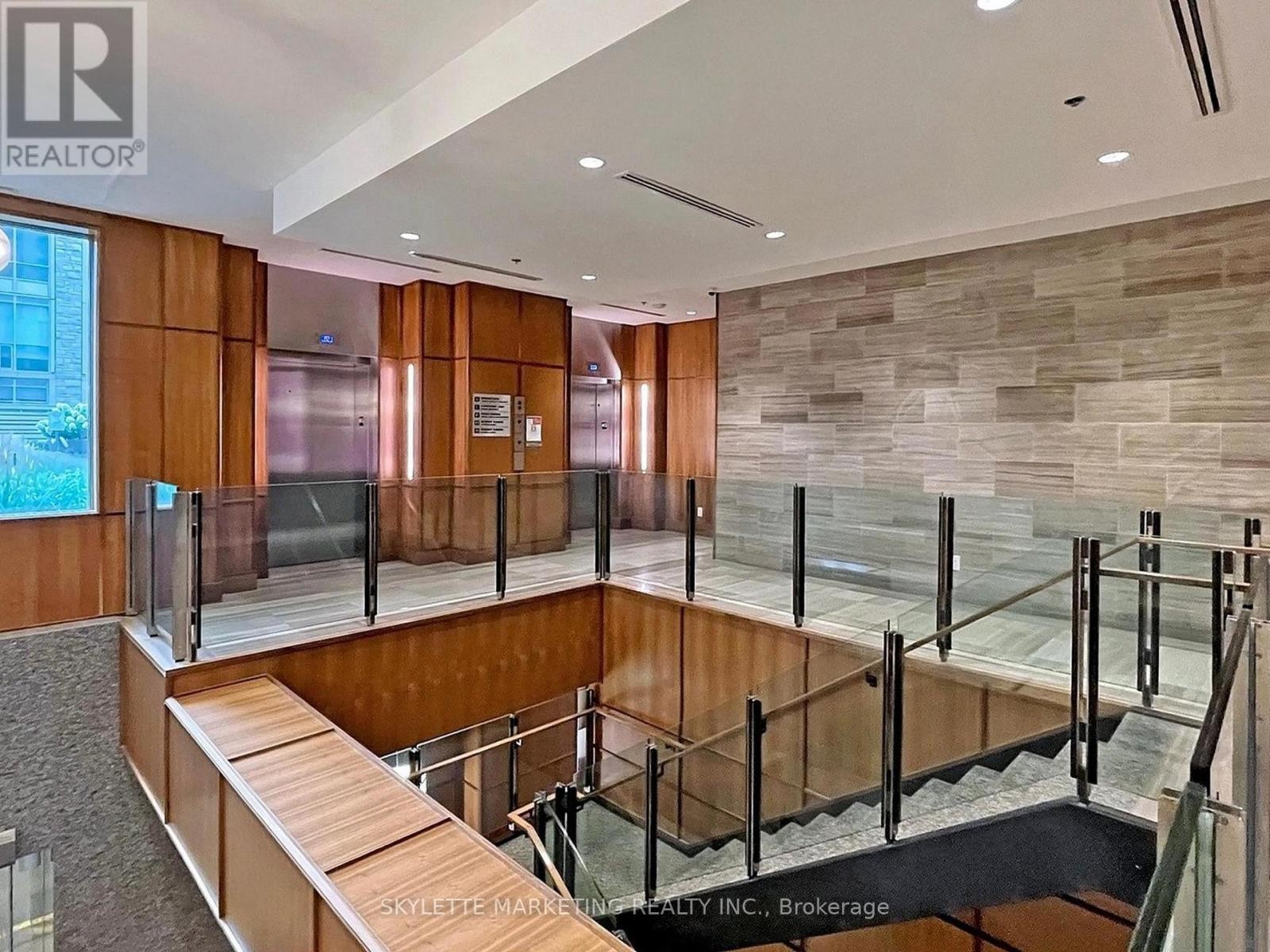 












1128 - 111 ST CLAIR AVENUE W

,
Toronto (Yonge-St. Clair),




Ontario
M4V1N5

