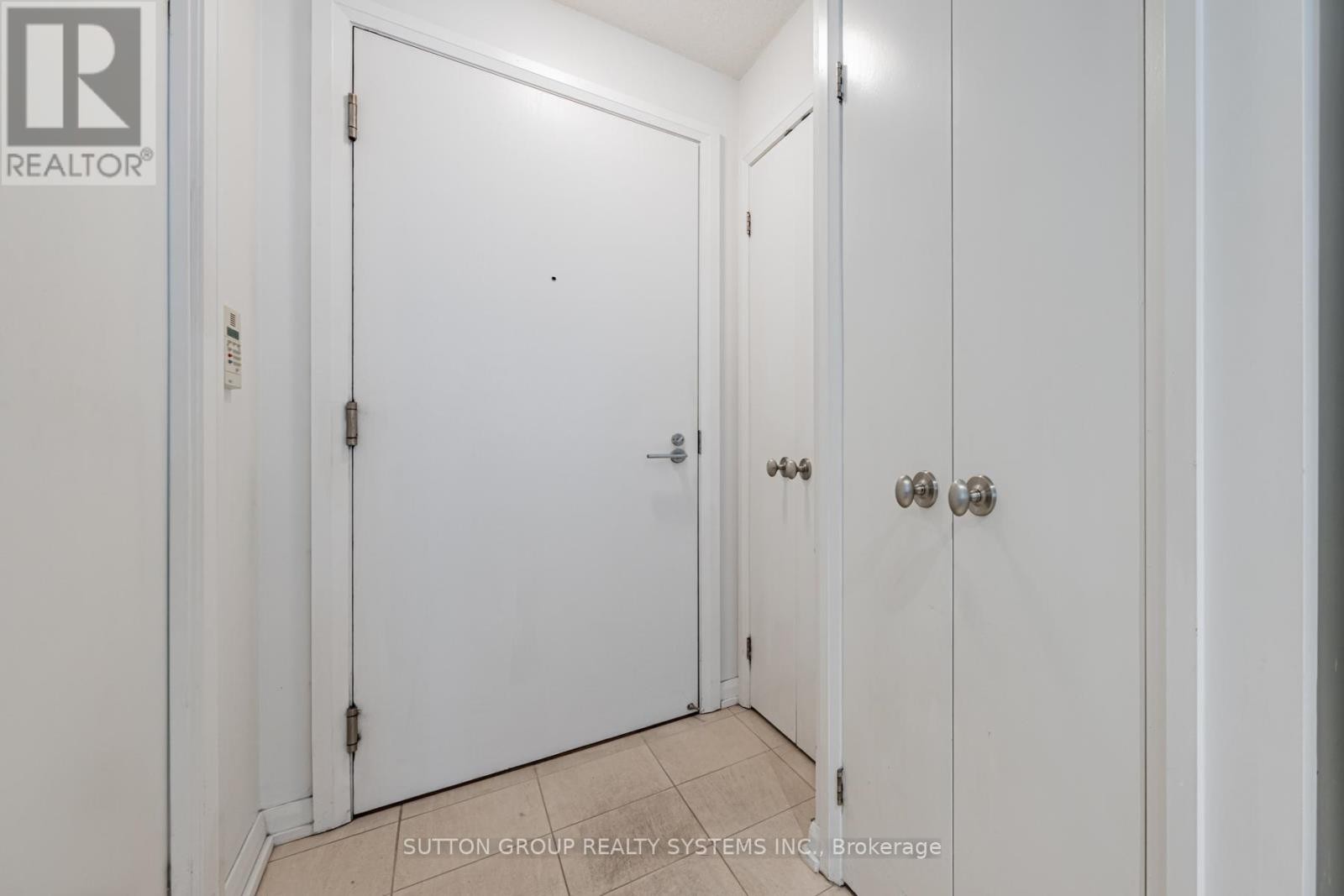 












735 - 111 ELIZABETH STREET

,
Toronto (Bay Street Corridor),




Ontario
M5G1P7

