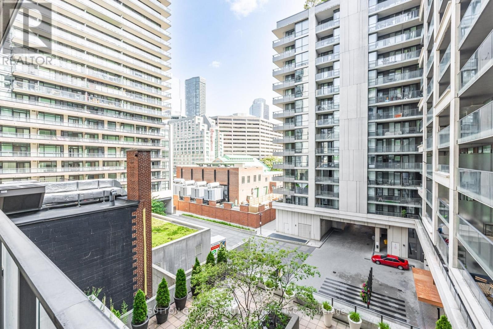 












735 - 111 ELIZABETH STREET

,
Toronto (Bay Street Corridor),




Ontario
M5G1P7

