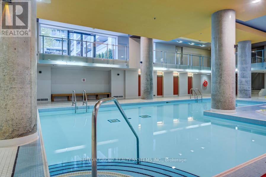 












735 - 111 ELIZABETH STREET

,
Toronto (Bay Street Corridor),




Ontario
M5G1P7

