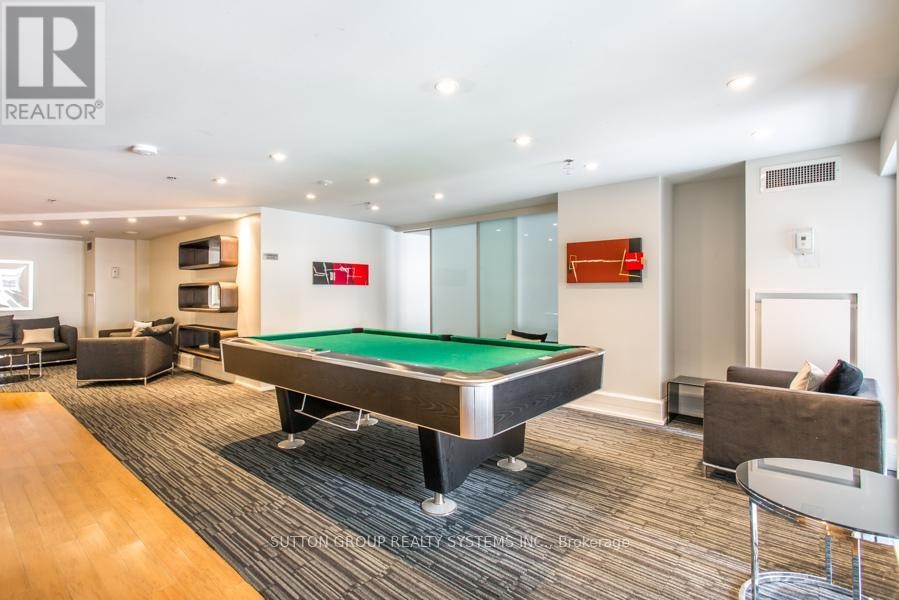 












735 - 111 ELIZABETH STREET

,
Toronto (Bay Street Corridor),




Ontario
M5G1P7

