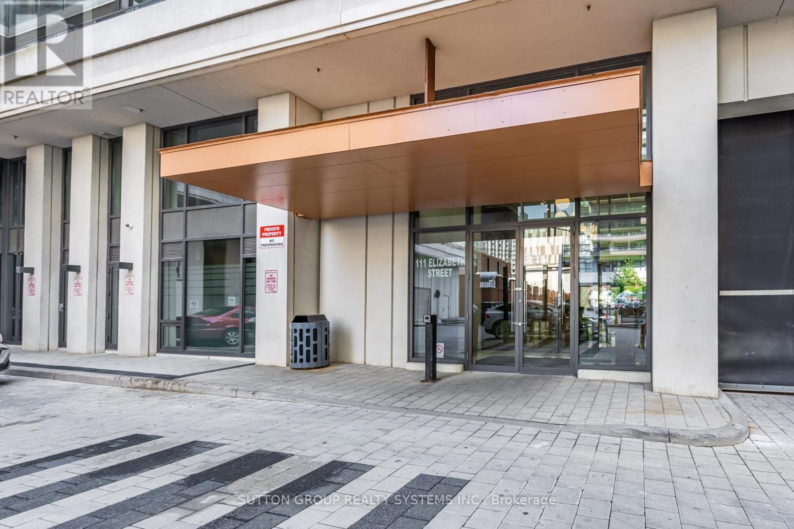 












735 - 111 ELIZABETH STREET

,
Toronto (Bay Street Corridor),




Ontario
M5G1P7

