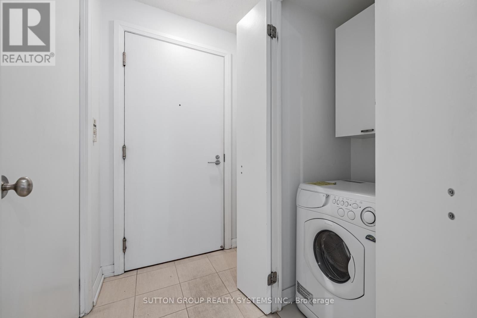 












735 - 111 ELIZABETH STREET

,
Toronto (Bay Street Corridor),




Ontario
M5G1P7

