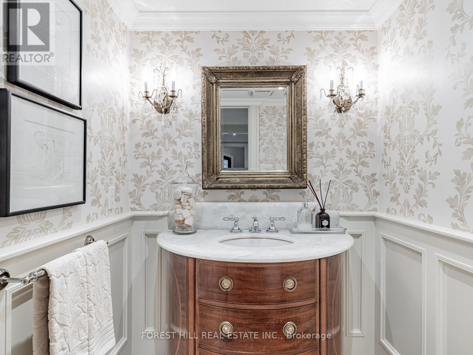 












80 OLD FOREST HILL ROAD

,
Toronto (Forest Hill South),




Ontario
M5P2R5

