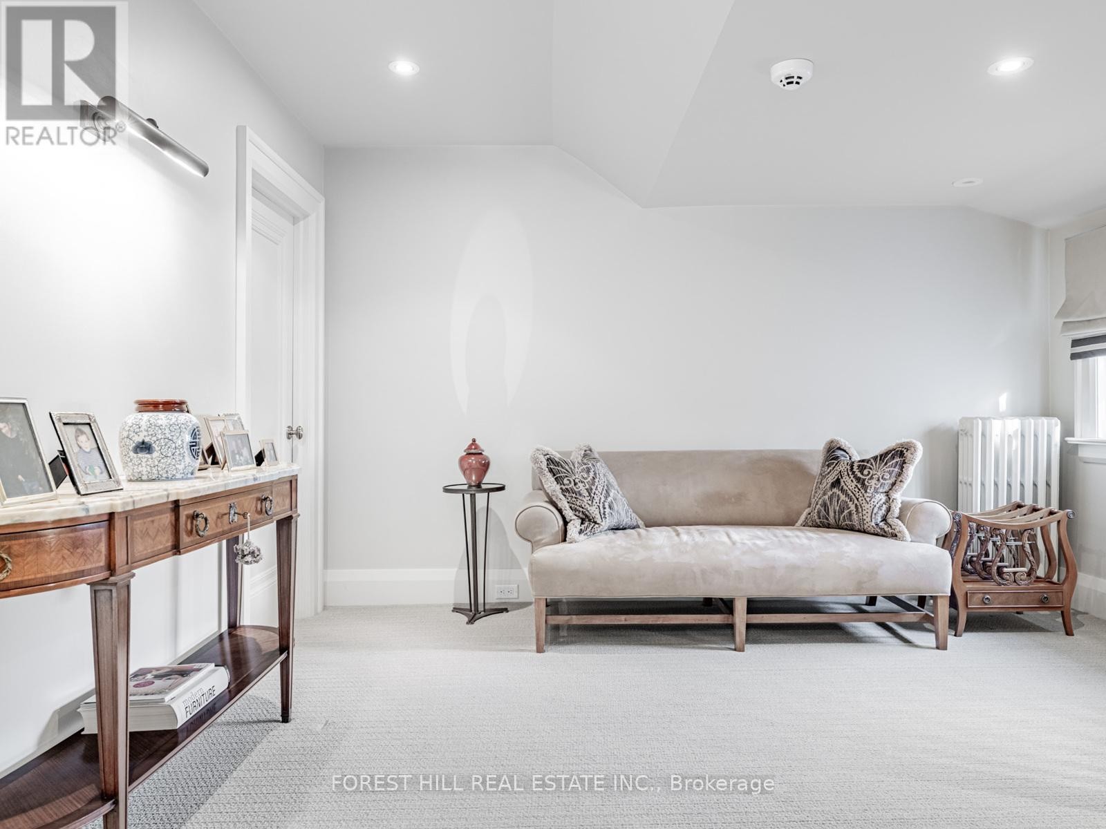 












80 OLD FOREST HILL ROAD

,
Toronto (Forest Hill South),




Ontario
M5P2R5

