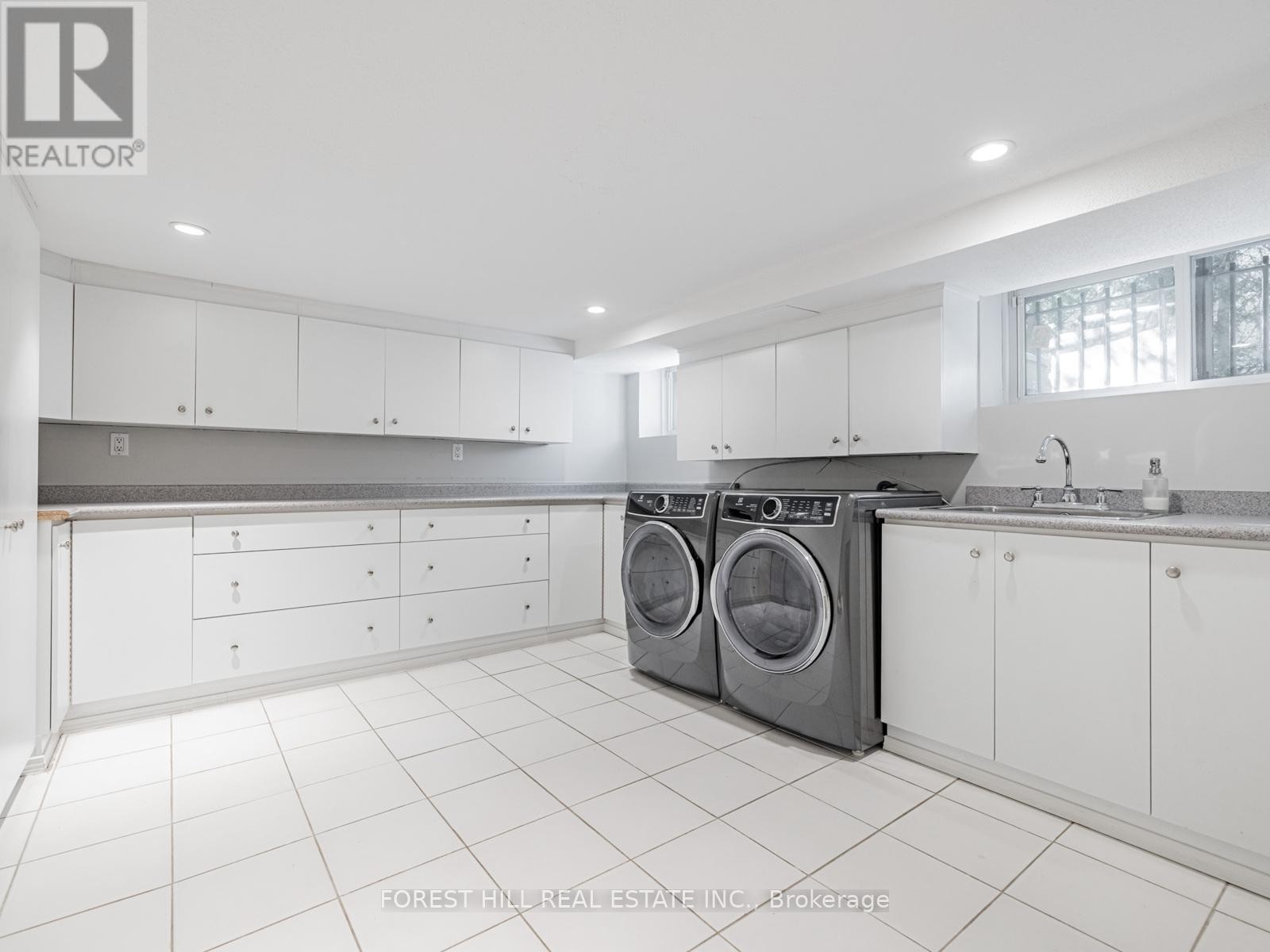 












80 OLD FOREST HILL ROAD

,
Toronto (Forest Hill South),




Ontario
M5P2R5

