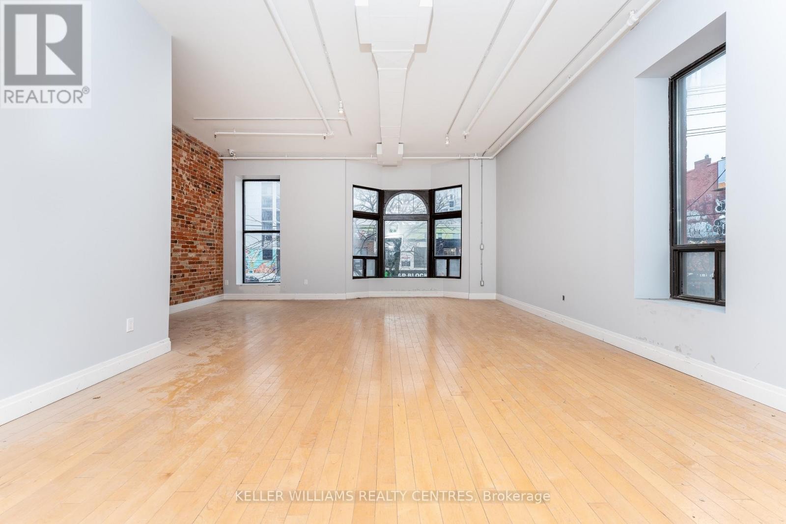 












201 - 489 QUEEN STREET W

,
Toronto (Waterfront Communities),




Ontario
M5V2B4

