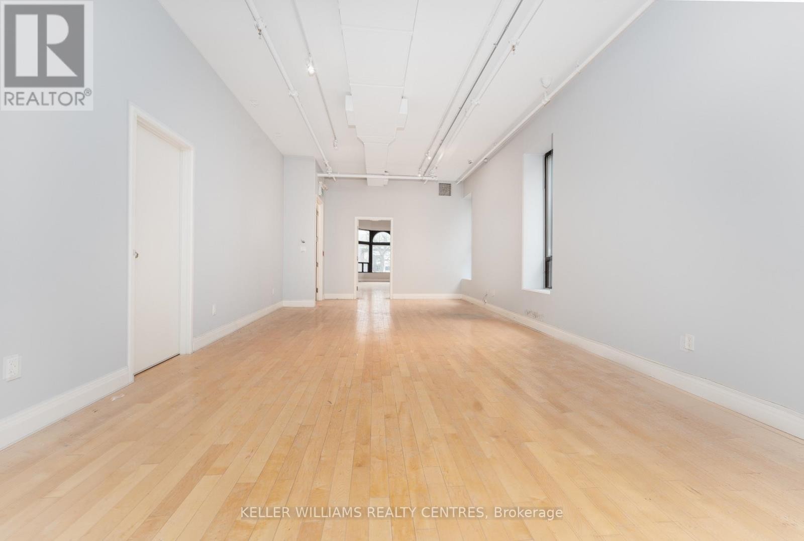 












201 - 489 QUEEN STREET W

,
Toronto (Waterfront Communities),




Ontario
M5V2B4

