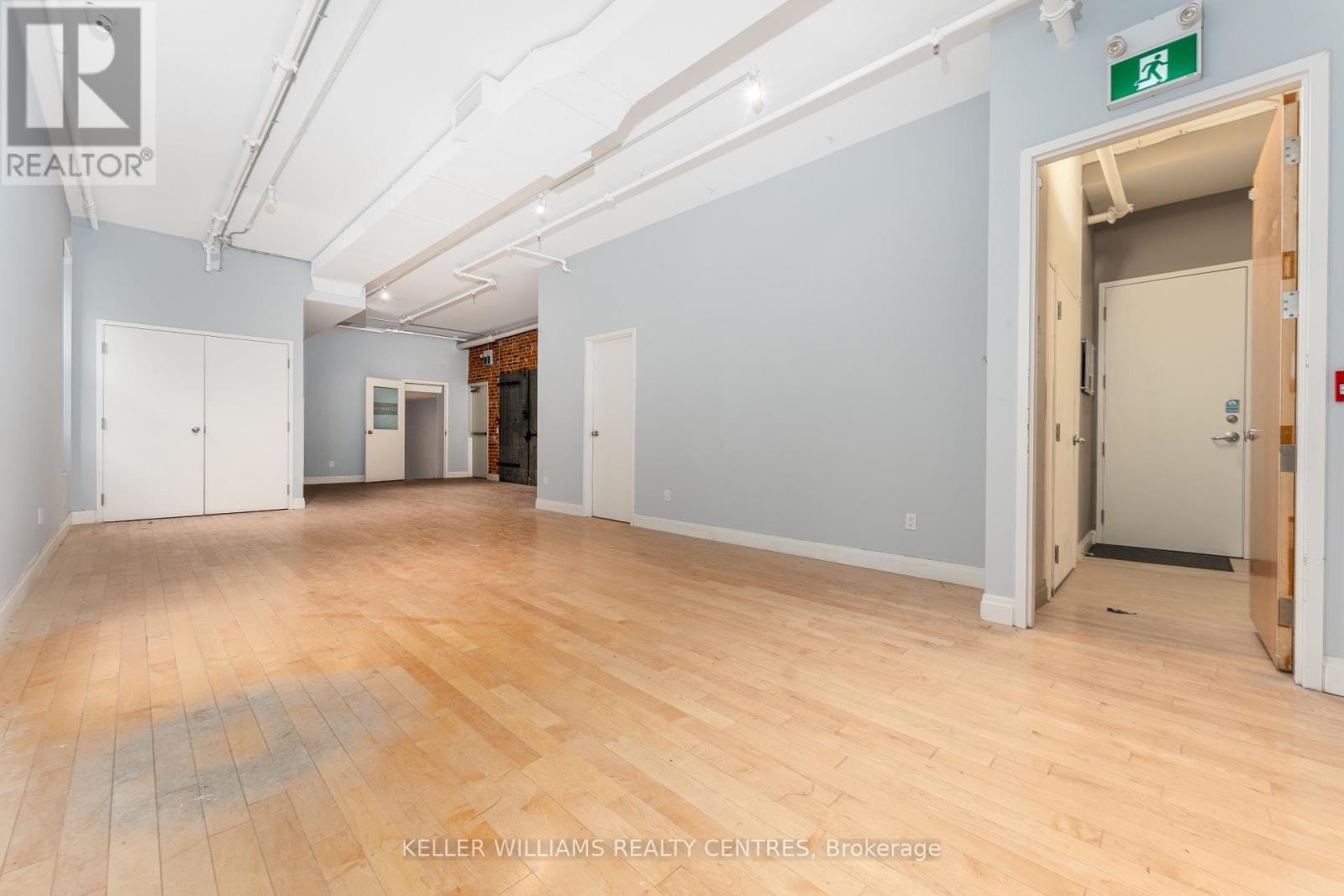 












201 - 489 QUEEN STREET W

,
Toronto (Waterfront Communities),




Ontario
M5V2B4

