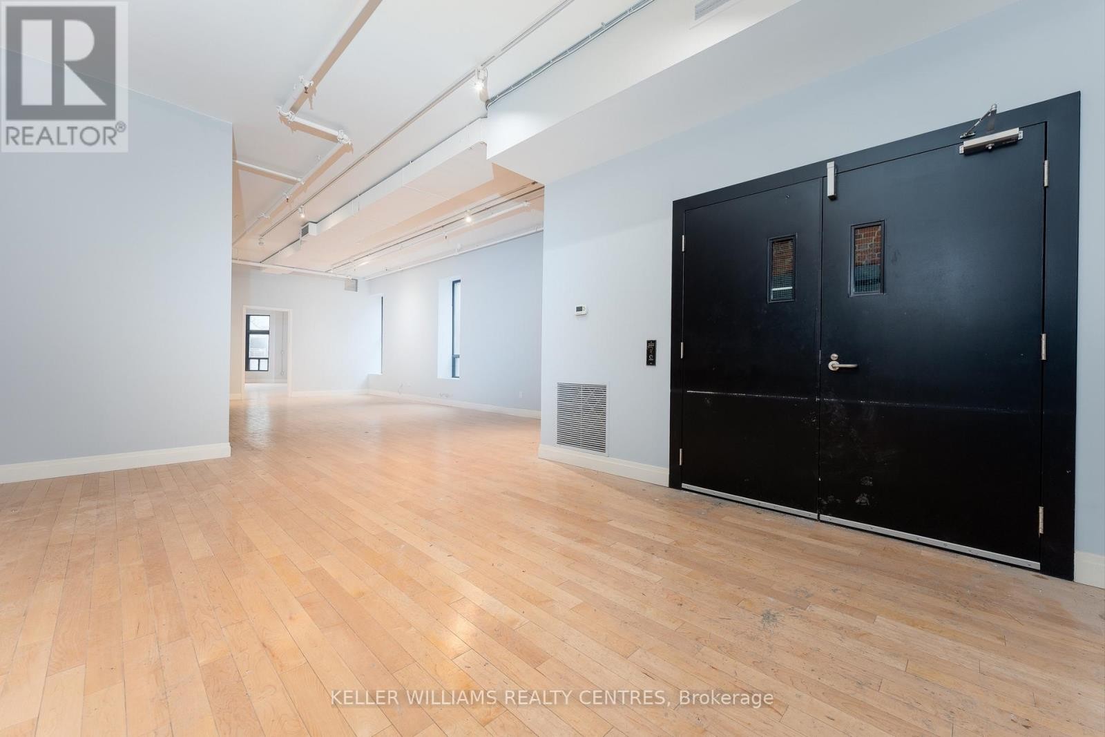 












201 - 489 QUEEN STREET W

,
Toronto (Waterfront Communities),




Ontario
M5V2B4

