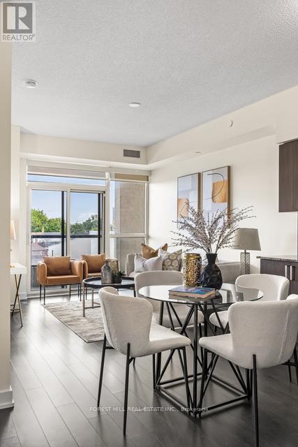 












319 - 1603 EGLINTON AVENUE W

,
Toronto (Oakwood Village),




Ontario
M6E0A1

