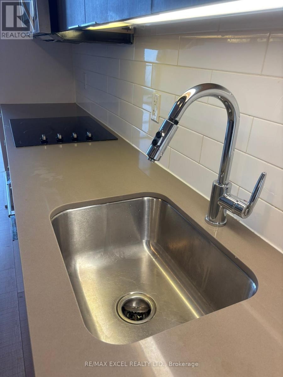 












525 - 5 HANNA AVENUE

,
Toronto (Niagara),




Ontario
M6K1X6

