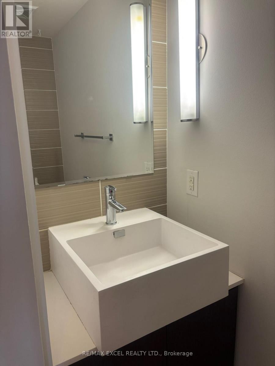 












525 - 5 HANNA AVENUE

,
Toronto (Niagara),




Ontario
M6K1X6

