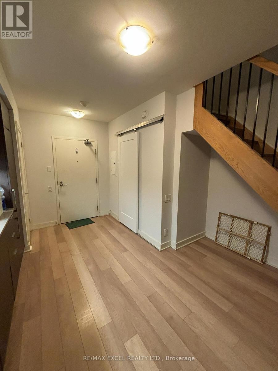 












525 - 5 HANNA AVENUE

,
Toronto (Niagara),




Ontario
M6K1X6

