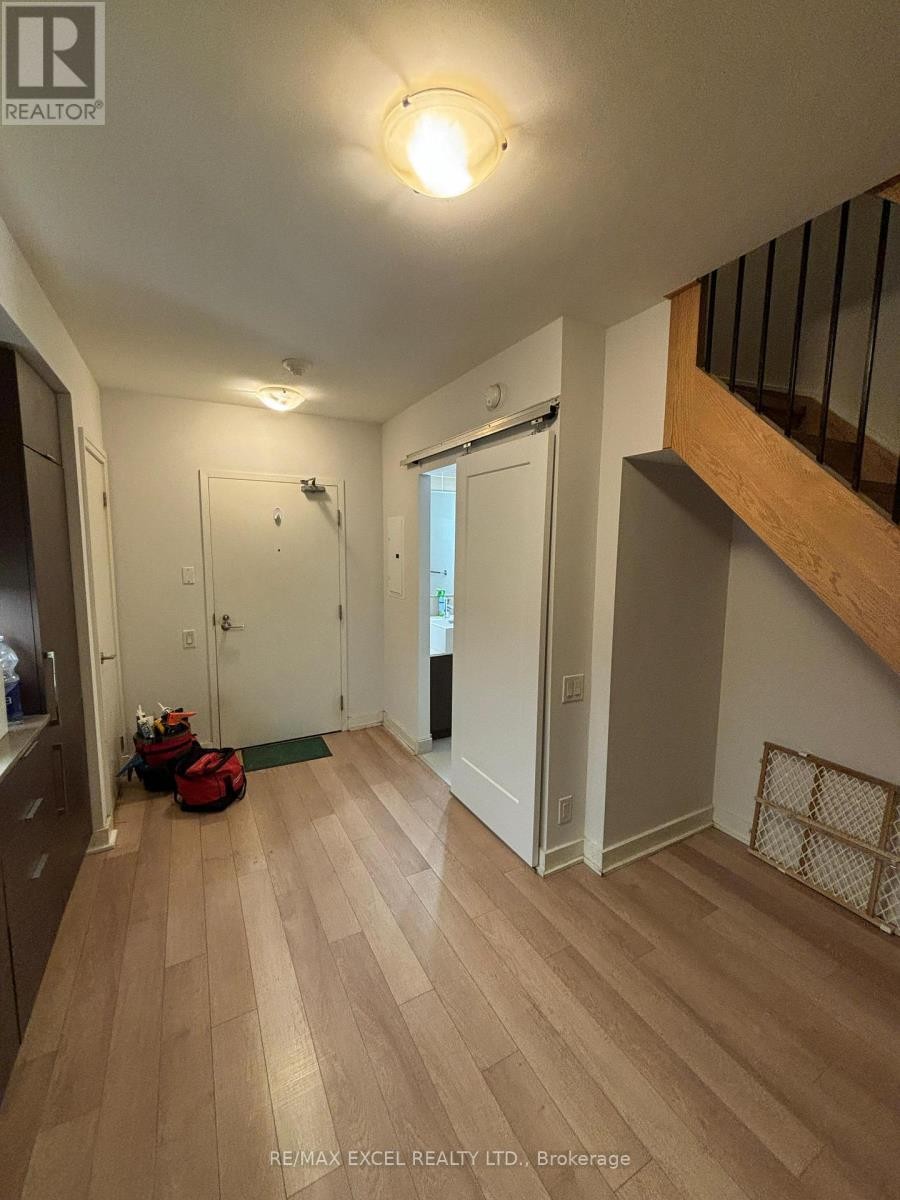 












525 - 5 HANNA AVENUE

,
Toronto (Niagara),




Ontario
M6K1X6

