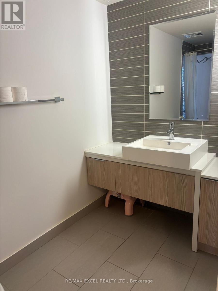 












525 - 5 HANNA AVENUE

,
Toronto (Niagara),




Ontario
M6K1X6

