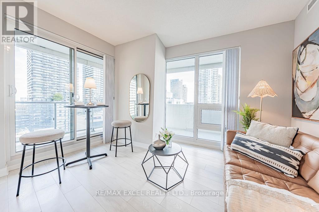 












1302 - 2221 YONGE STREET

,
Toronto (Mount Pleasant West),




Ontario
M4S0B8

