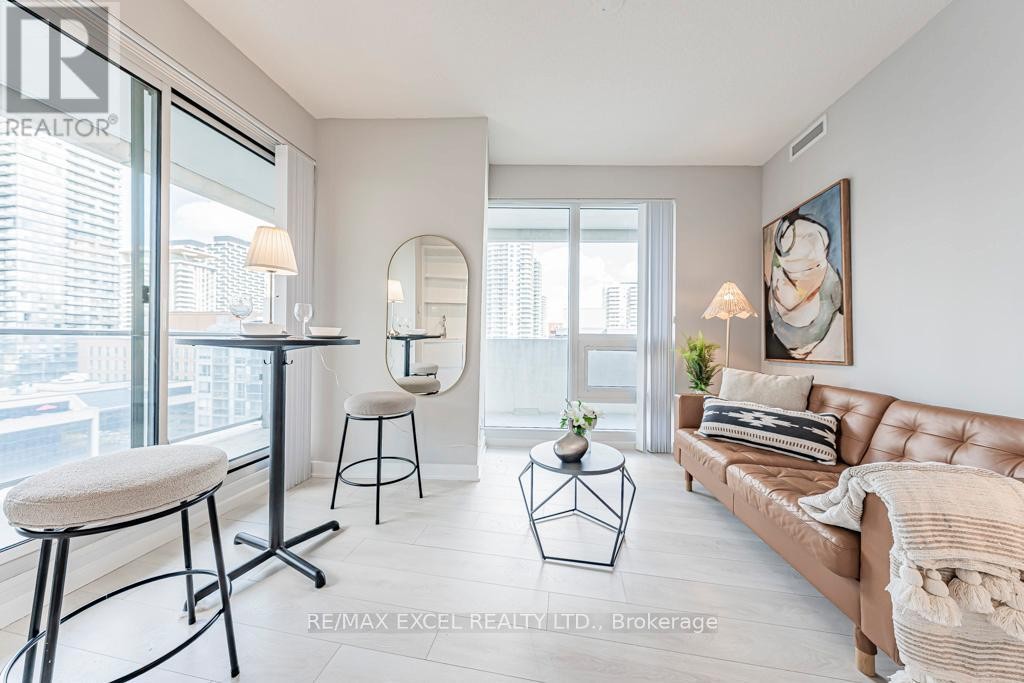 












1302 - 2221 YONGE STREET

,
Toronto (Mount Pleasant West),




Ontario
M4S0B8

