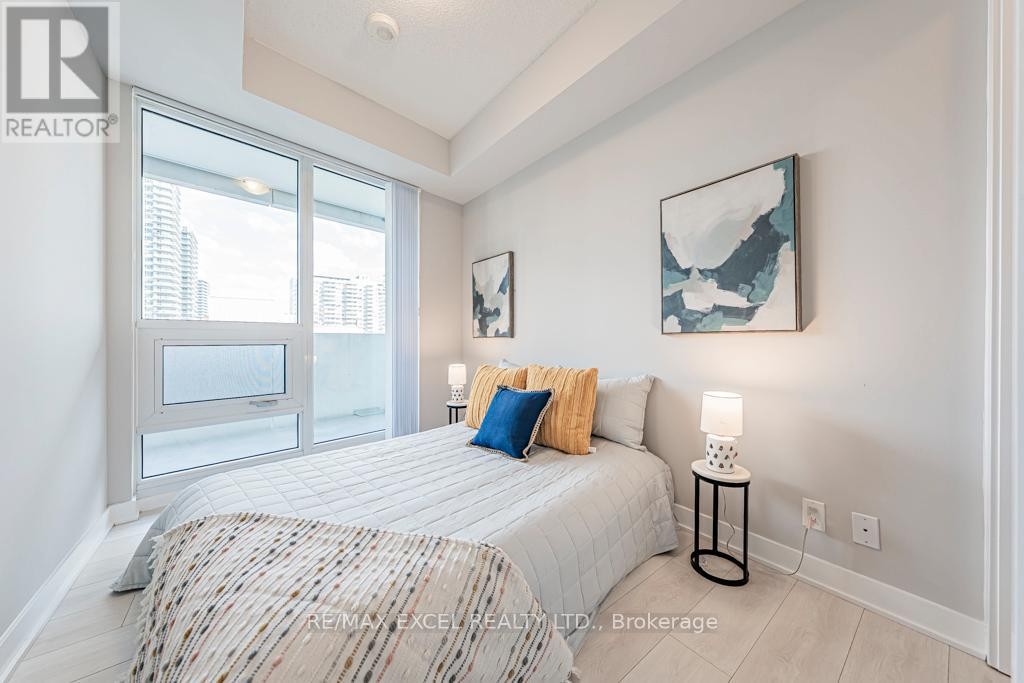 












1302 - 2221 YONGE STREET

,
Toronto (Mount Pleasant West),




Ontario
M4S0B8

