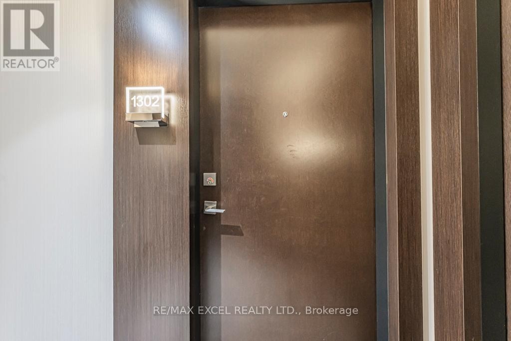 












1302 - 2221 YONGE STREET

,
Toronto (Mount Pleasant West),




Ontario
M4S0B8

