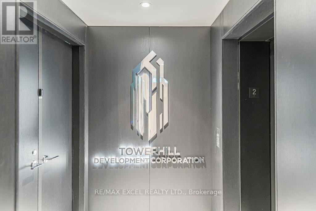 












1302 - 2221 YONGE STREET

,
Toronto (Mount Pleasant West),




Ontario
M4S0B8

