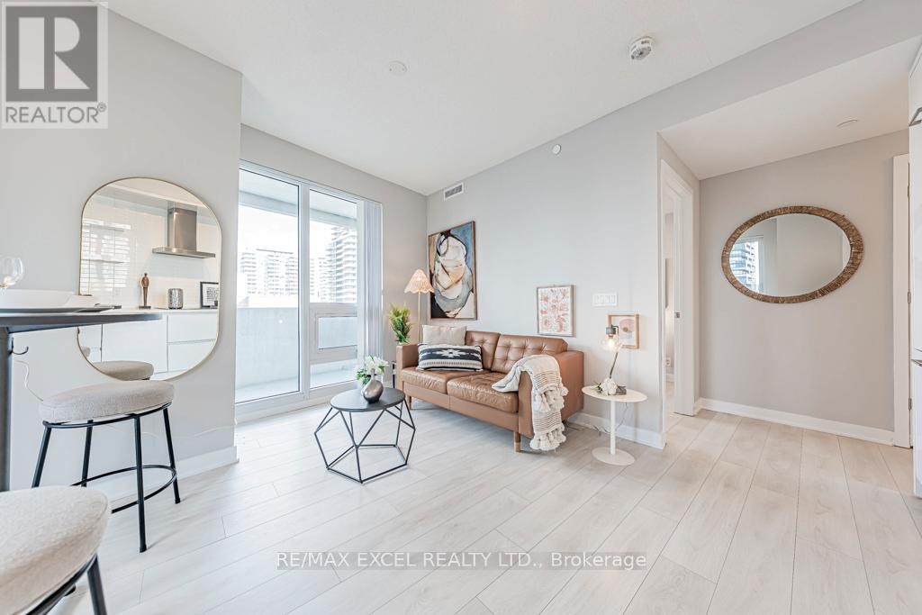 












1302 - 2221 YONGE STREET

,
Toronto (Mount Pleasant West),




Ontario
M4S0B8

