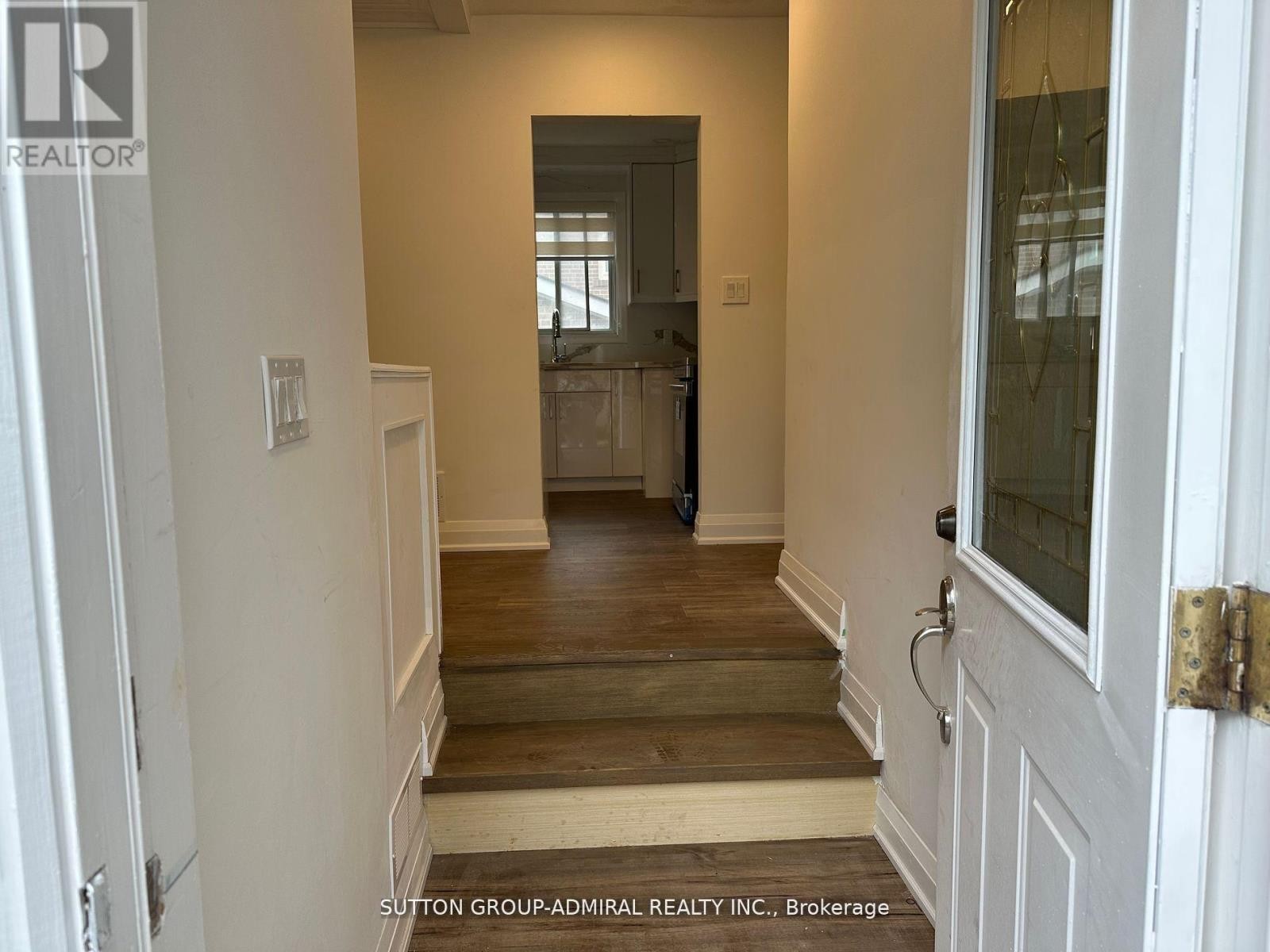 












MAIN FLOOR - 7 RESOLUTION CRESCENT

,
Toronto (Hillcrest Village),




Ontario
M2H1N3

